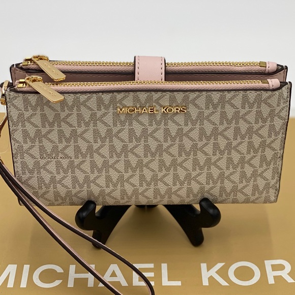 MICHAEL KORS DOUBLE ZIP WRISTLET POWDER BLUSH - Picture 14 of 15